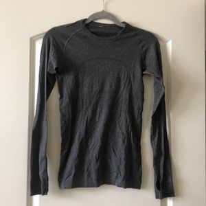 Lululemon swiftly long sleeve size 6.